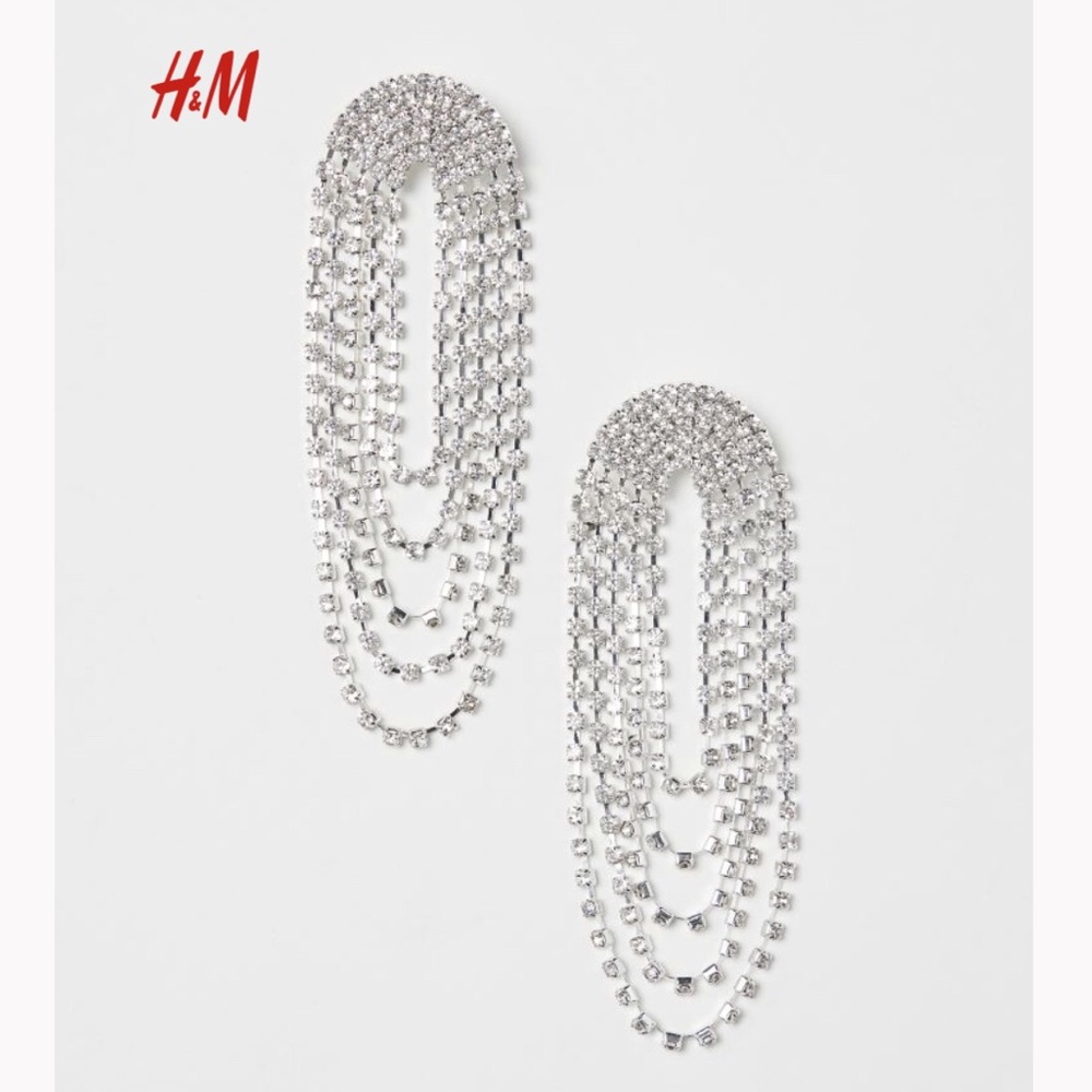 WANT!!! These exact H&M Rhinestone Earrings in the color silver